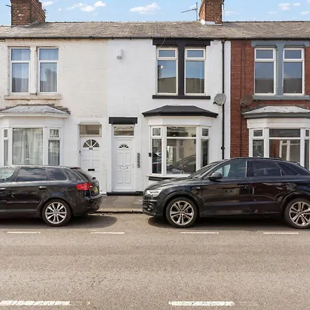 Charlotte Street House レッドカー