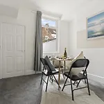 Oda ve Kahvaltı Charlotte Street House *