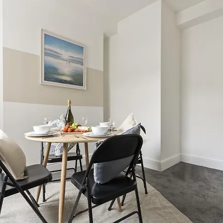 Charlotte Street House Bed & Breakfast